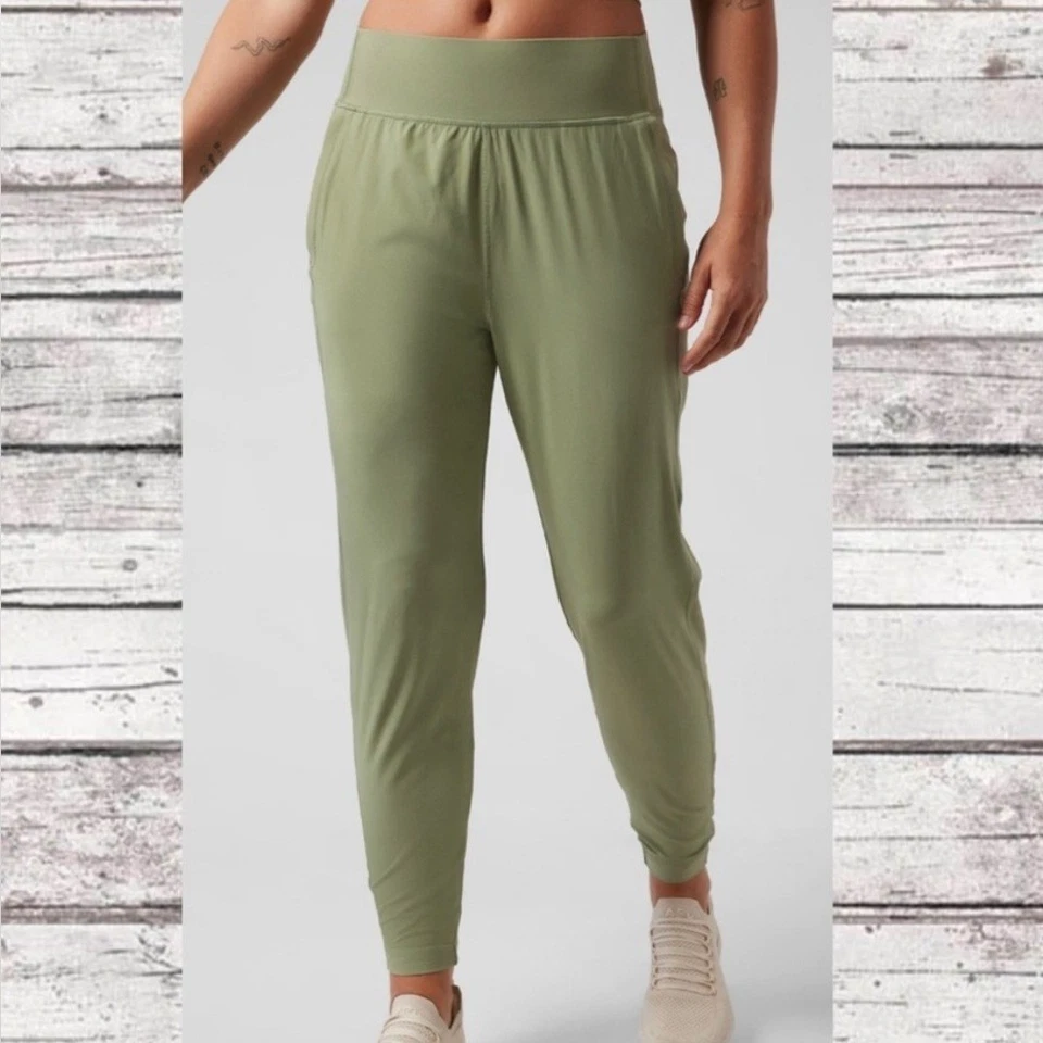 Pantalones de chándal para mujer Athleta run with it safe verde oliva talla grande sin defectos Foto 1 de 4