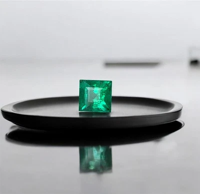 05 mm 0.74 Cts Natural Zambian Emerald Vivid Green Square Cut Loose Gemstone - Image 1 of 4