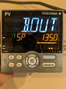 YOKOGAWA UT35A-002-11-00 Temperature Controller - Picture 1 of 5