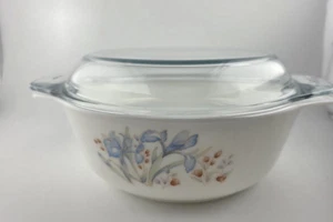 Vintage Pyrex Blue Iris 8 Round Casserole Baking Dish w/ BlueLid Made in England - Picture 1 of 11