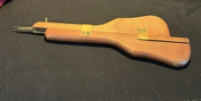 VINTAGE PRIMITIVE LATCH HOOK TOOL FOR RUG MAKING - Image 1 of 4