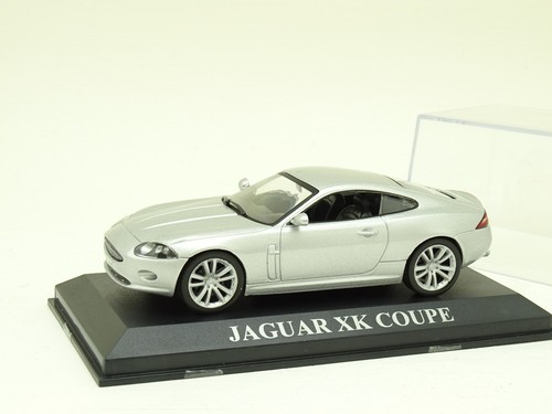 LOT 2: 2007 Jaguar XK Coupé Welly 2015 F Type Hot Wheels 1/64 Diecast Mint Loose