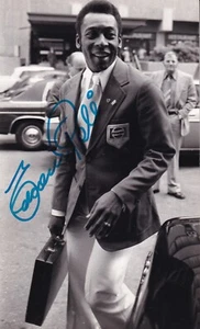 PELE - Edson Arantes do Nascimento - Pressefoto von 1974 - original signiert - Picture 1 of 2