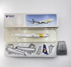 1:200 28CM Hogan MONGOLIAN AIRLINES BOEING 767-300 Avión Modelo Plástico ABS - Imagen 1 de 1
