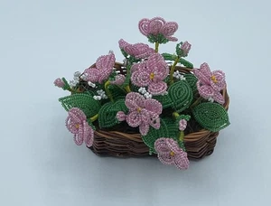 Cesto in vimini fiori perline francesi primavera vintage fatto a mano rosa bianco verde - Foto 1 di 5