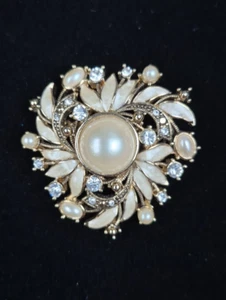 Vtg Monet Wreath Brooch White Enamel Faux Pearl Rhinestone Gold Tone 50s Signed - Picture 1 of 14