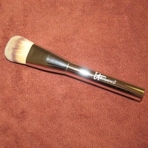 It Cosmetics Heavenly Luxe Plush Paddle Foundation Brush RARE DISC. - Bild 1 von 3