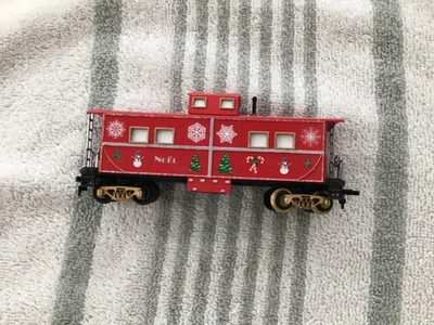 HO SCALE CHRISTMAS CABOOSE ☃️🌲☃️🌲 - Image 1 of 4