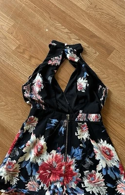 Papaya Multicolor Floral Size Small Women's Short Sleeve Romper - Image 1 of 4