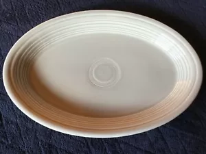 Plato de almuerzo ovalado Fiesta Ware 9 5/8"" x 7"" - nuevo - retirado - gris - Imagen 1 de 3