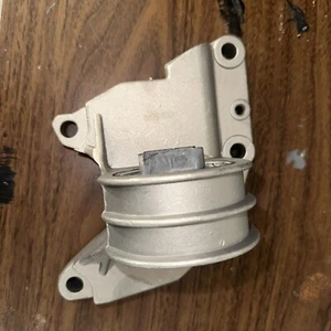 Rear Upper Engine Motor Mount for 1999-2005 Volvo S80 XC90 2.8L 2.9L - Picture 1 of 3