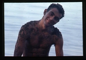 Diapositiva Transparencia Guerra de Vietnam USN Marina Marinero Sin Camisa Llena de Lado - Imagen 1 de 2