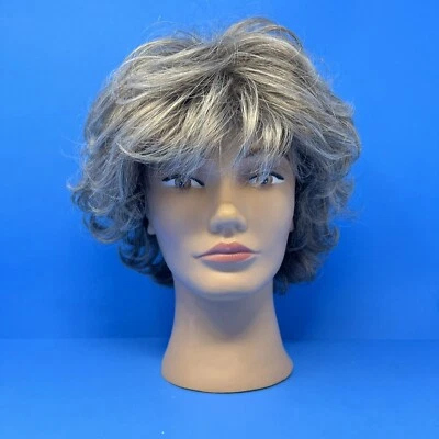 Peluca Halloween 100% Fibra Modacrílica Corta Gris Peluca Hecha en Japón Talla Regular Foto 1 de 4