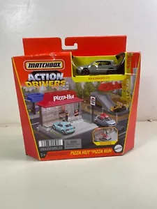 Matchbox Action Drivers Pizza Hut Pizza Run Playset Volkswagen GTI (Box Damage) - Picture 1 of 7