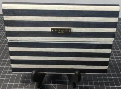 Kate Spade 13" Negro Blanco Rayas MacBook iPad Microsoft Funda/Funda Modelo K2K Foto 1 de 4