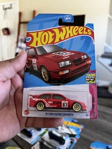 Ford Sierra Cosworth Hot Wheels '87 rojo #2 - 2023 HW: los años 80 - Imagen 1 de 4