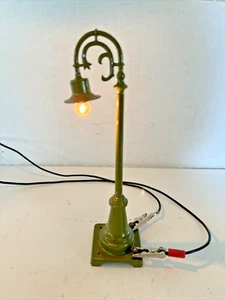 LIONEL PREGUERRA ESTÁNDAR CALIBRE 59 CUELLO DE CISNE POSTE FAROLA - 9"L - FUNCIONA - Imagen 1 de 8