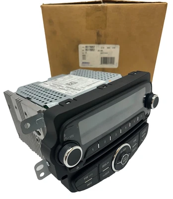 Radio control estéreo reproductor de CD AM/FM OEM para Chevrolet Sonic 95179057 2013-2015 Foto 1 de 4