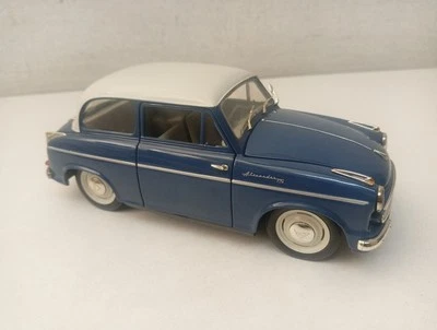 Revell ??? Lloyd Alexander TS Blu Con Tetto Bianco Diecast Scala 1/18-ZR-H15 - Immagine 1 di 4