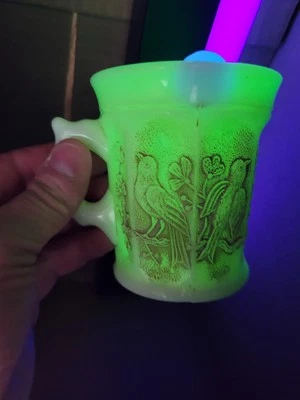 Nice Northwood Custard Glass Singing Birds Mug Signed & Dark Nutmeg Stain - Image 1 of 4