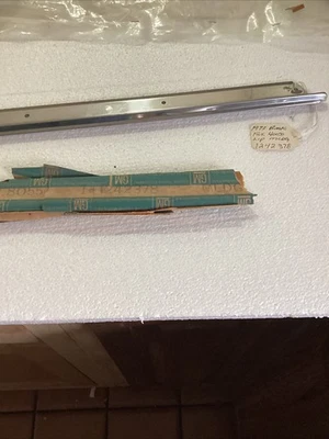 Moldura de labios de capó delantero para Buick Lesabre Centurion Estate Wagon Electra 1973 nuevo de lote Foto 1 de 4