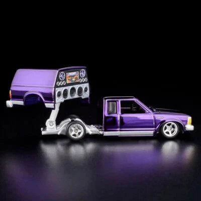 Mini caminhão Hot Wheels RLC 1986 Nissan 720 King Cab Pickup roxo - Imagem 1 de 4