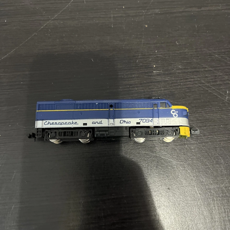 [T-N] MRC N Alco FA locomotive Chesapeake and Ohio #7094 Dummy Unit - No Motor - Image 1 of 4