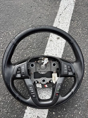 Volante Kia Optima 2012 bastante usado. Todos los botones funcionan. Foto 1 de 3