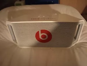 Beats by Dr. Dre BEATBOX Portable Bluetooth Speaker White. Full Size - Picture 1 of 4