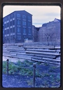 half frame slide Berlin Germany 1960's Berlin Wall German marked mount - Picture 1 of 2