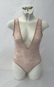 Victoria’s Secret Pale Pink Lace Plunge Neckline Bodysuit - Size M - BNWT - Picture 1 of 7