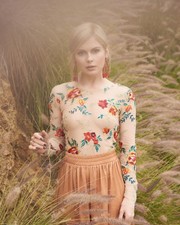 Rose Mciver 8x10 photo 028