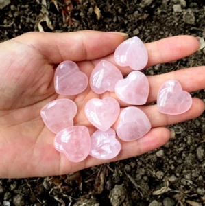 Natural Pink Rose Quartz Crystal Carved Heart Shaped Healing Love Gemstone - Picture 1 of 2