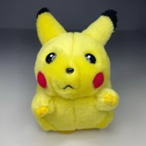 Peluche Vintage Tomy Pokemon Pikachu 6" Squeeze Squeak Sound Peluche Giappone - Foto 1 di 12