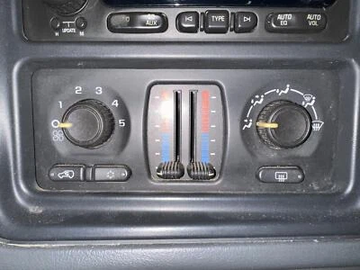 Interruptor selector de aire acondicionado usado se adapta a: camioneta Chevrolet Silverado 1500 2005 con manual de aire acondicionado Foto 1 de 4