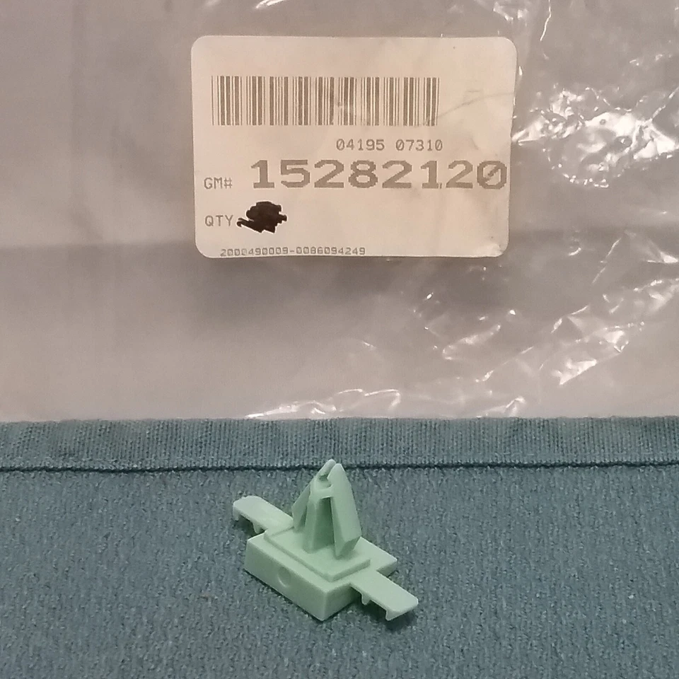 NUEVO GM 15282120 PANEL BASCULANTE MOLDURA RETENEDOR Foto 1 de 1