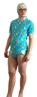 BIG KIDDYFEE Wickelbody kurz Arm „Fröhlicher Regentag“ – Bunt, verspielt & sicher verpackt