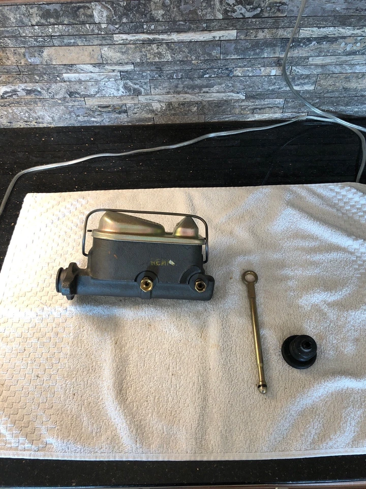 Camión furgoneta Ford F100 1973-79 cilindro maestro Bendix 2227831 reconstruido nuevo de stock Foto 1 de 4