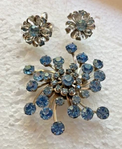 Vintage Brooch with Light Blue Screw Back Earrings Signed Coro - Picture 1 of 7