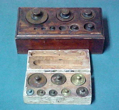 Antique Brass Weight Lot of 16 ~ AVD 2 Dram to 2 Lbs. / .5 DK to 20 DK w/ Boxes - Image 1 of 4