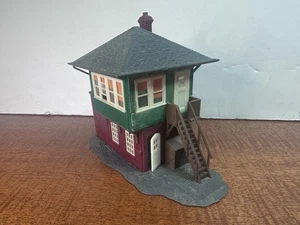 HO Scale Railroad Yard Switch Tower gebaut wie abgebildet Stellfläche: 3" x 5,5" - Bild 1 von 6