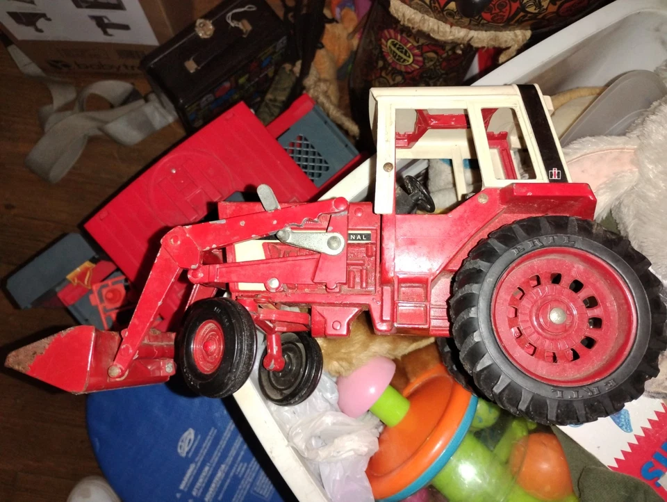 ERTL 1586 TRACTOR INTERNACIONAL CON CARGADOR FINAL 1:16 1989 VINTAGE Foto 1 de 2