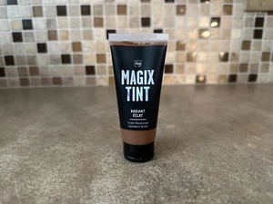 AVON FMG MAGIX TINT RADIANT TINTED MOISTURIZER 1 FL OZ MED. DEEP ZZ5-1 - Picture 1 of 4