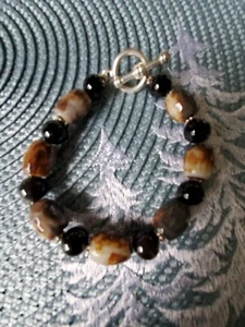 Xtalfeather! Handgefertigtes Schmuckarmband aus Holz Achat und schwarzem Onyx - Bild 1 von 3