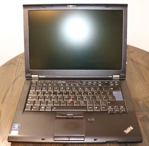 Laptop Lenovo T410 i7 M620 2,67 GHz mit FP SSD 250 GB + HDD 250 GB mit Zubehör - Bild 1 von 13