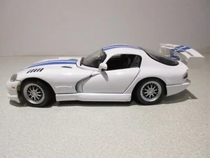 Mint 1:18 Scale White 1997 Dodge Viper GTS-R Diecast Car by Maisto - Picture 1 of 12