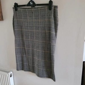 Checked Knee Length Pencil Skirt Size 18 - Picture 1 of 6