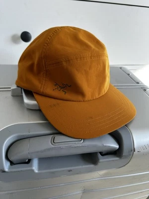 Tapa de 5 paneles ligera amarilla Arc’teryx talla única Foto 1 de 4