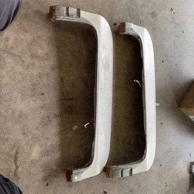 1971-1976 Cadillac DeVille Fleetwood Rear Quarter 1/4 Panel Fender Skirts Trim - Image 1 of 4