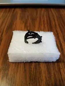 Sin usar en paquete - Anillo de vides espinosas negras punk, gótico y emo para damas - Imagen 1 de 6